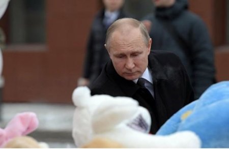 Путин прибыл на место трагедии в Кемерово‍, чтобы почтить память погибших (видео)
