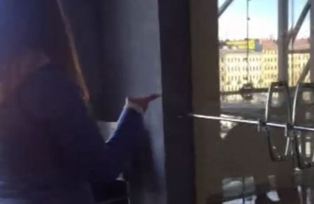 Журналисты проверили сомнительный торговый комплекс в центре Петербурга (видео)