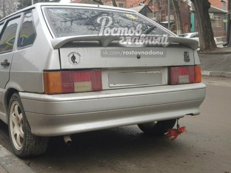 В Ростове катается автомобиль с "оторванной рукой"