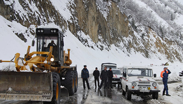 Транскавказская магистраль открылась для движения после камнепада