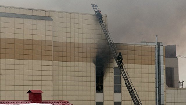 В кемеровском торговом центре ликвидировали открытое горение, сообщают СМИ