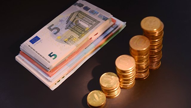 Официальный курс евро на вторник вырос до 70,57 рубля