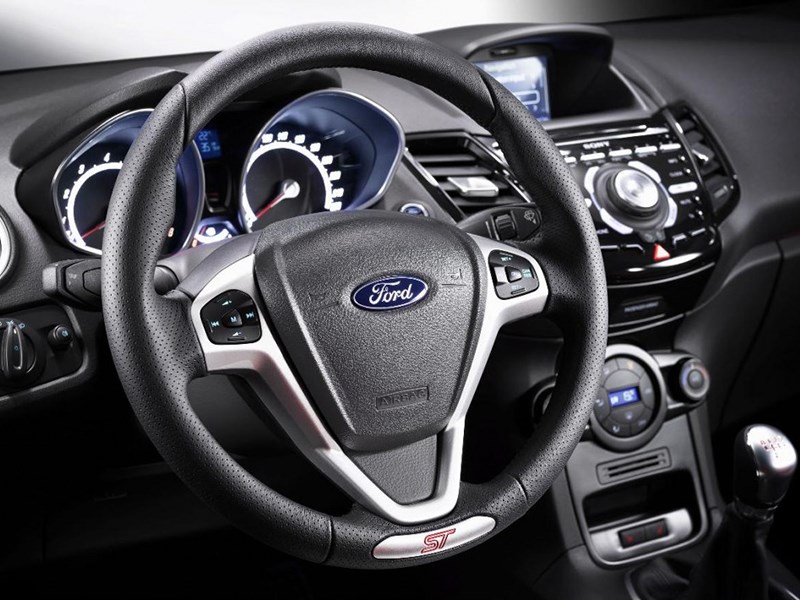 Ford запатентовал съемные руль и педали