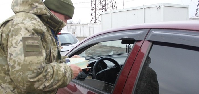 В КПВВ «Марьинка» задержали автомобиль с номерами «ДНР»