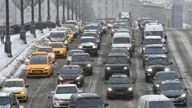 Московских автомобилистов призвали к осторожности на дорогах из-за непогоды