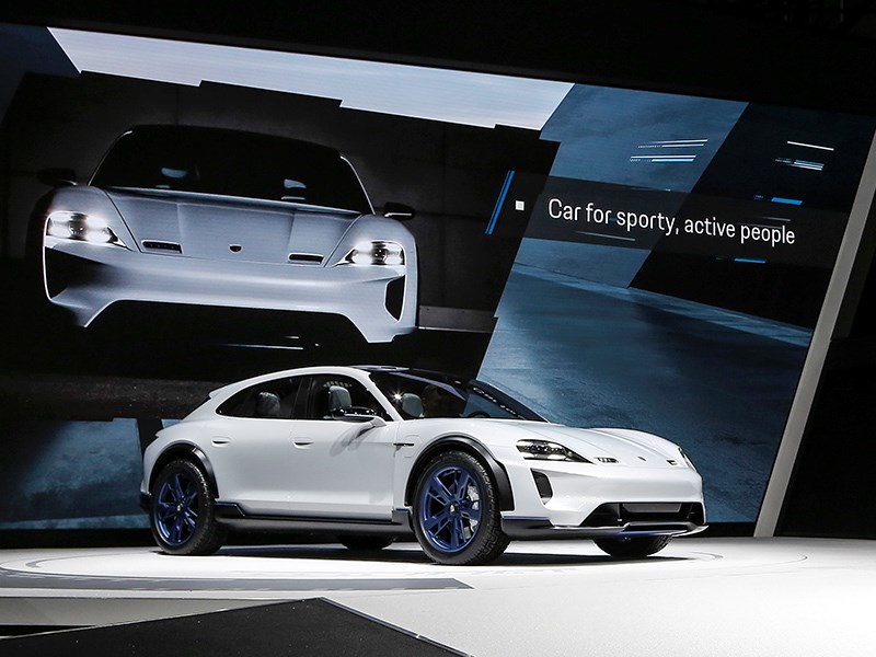 Электрический кроссовер Porsche: скоро в серию?