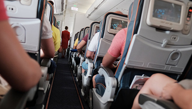 Сотрудники авиакомпании связали дебошира на рейсе Москва-Доха