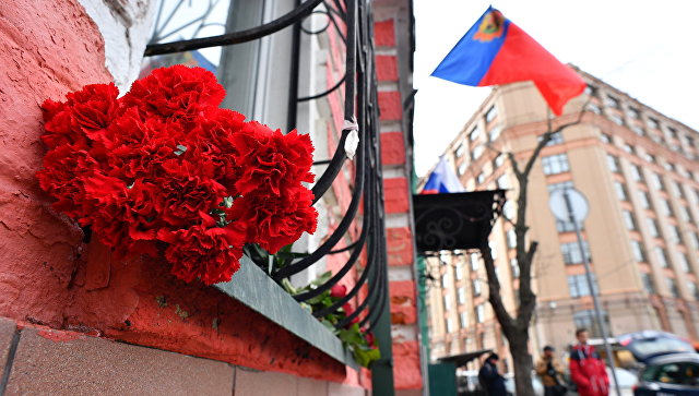 Посол Кореи возложил цветы у представительства Кемеровской области в Москве