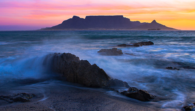 Фотограф запечатлел светящийся планктон у берегов Кейптауна