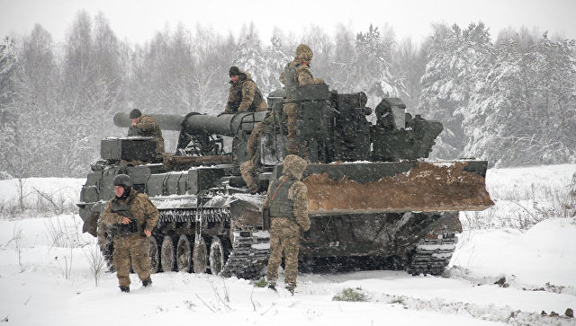Силовики перебросили в Донбасс РСЗО "Град", танки и артиллерию, заявили ДНР