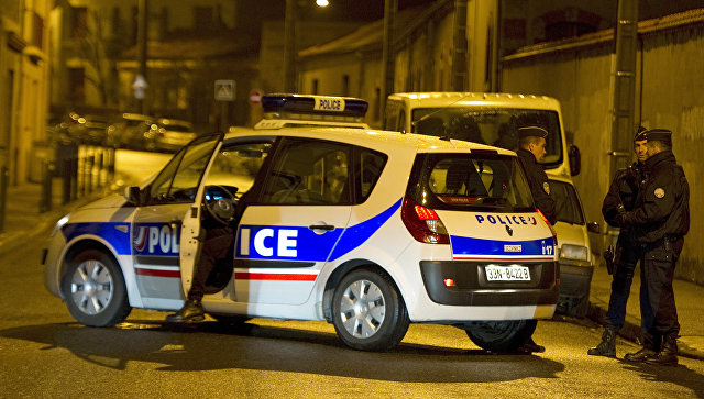 СМИ: неизвестные обстреляли во Франции машину азербайджанского журналиста