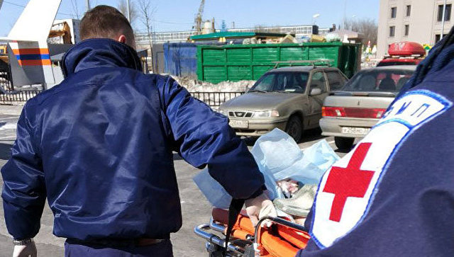 В Москве ребенка, упавшего с четвертого этажа, эвакуировали в больницу вертолетом