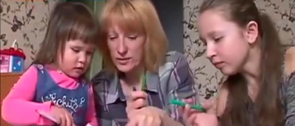 Малышке из Константиновки, которая родилась слишком рано, спасли жизнь (Видео)