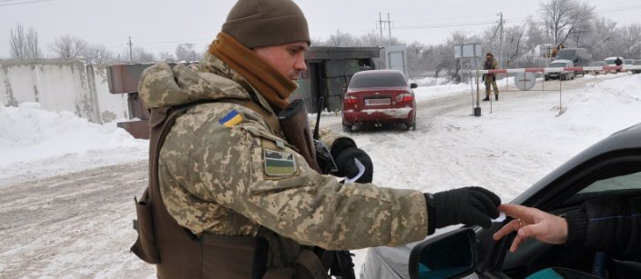 На КПВВ «Марьинка» задержаны авто с «регистрацией» «ДНР»
