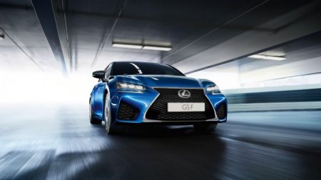 Новый спортивный седан Lexus IS "научили" добывать криптовалюту