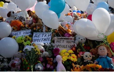 В Благовещенске случился пожар на мемориале памяти погибших в ЧП в Кемерово