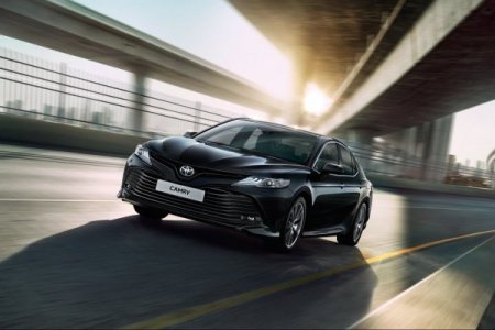 Названы официальные цены на новую Toyota Camry для России