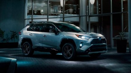 Кроссовер Toyota RAV4 может получить семиместный вариант