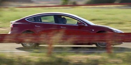 Tesla вывела на тесты двухмоторный седан Model 3