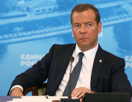 Медведев предлагает России отказаться от американских товаров