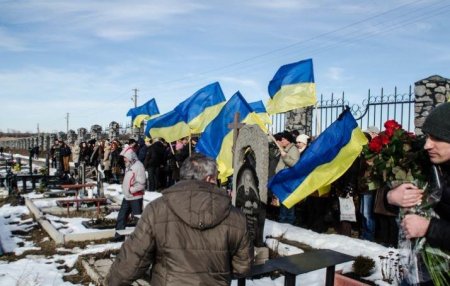 «Издевательство над людьми»: украинские власти предлагают хоронить всех в городских парках