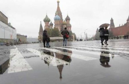Позагорали? Российскую столицу с завтрашнего дня накроют дожди