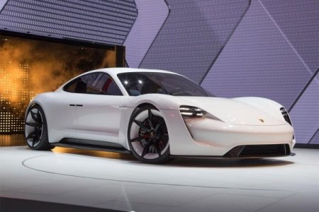 Электрокар Porsche Mission E рассекречен на официальных фото