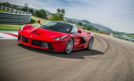 Ferrari начала тестировать электрические суперкары