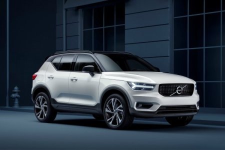 Кроссовер Volvo XC40 научился заряжаться от бытовой сети