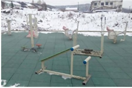 Кемеровские чиновники использовали фотошоп, чтобы показать благоустройство детской площадки