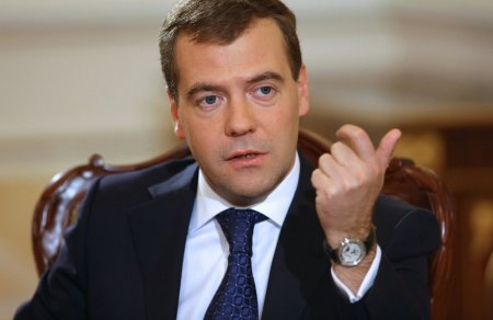 Медведев позвал Обаму посмотреть на обещанные им "клочья" от экономики России