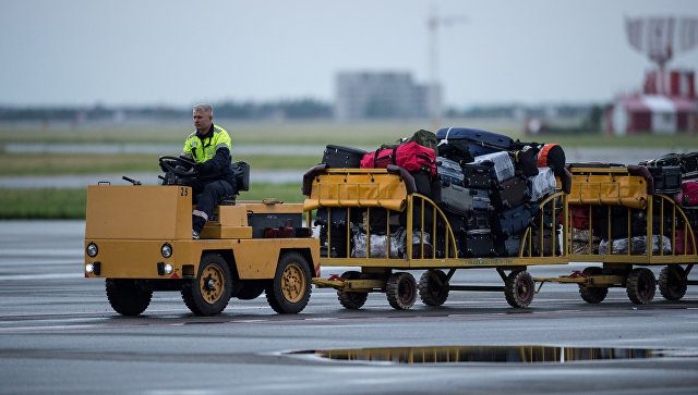 Грузчики AirAsia необычно показали свою заботу о багаже пассажиров