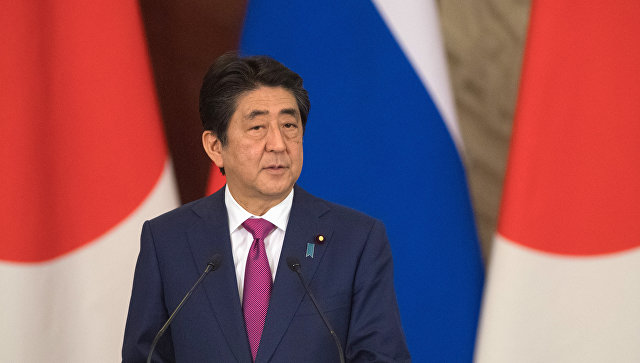 Абэ попросит Трампа поднять на саммите с КНДР вопрос похищенных японцев