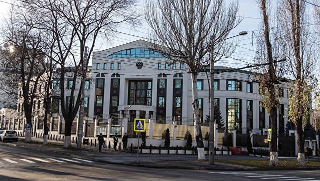 Российские дипломаты, объявленные персона нон грата, покинули Молдавию