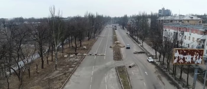 Красная ленточка и ножницы: Ходаковский показал, как легко ВСУ может въехать в Донецк (Видео)