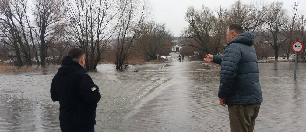 На Луганщине закрыли 6 затопленных мостов (Фото)