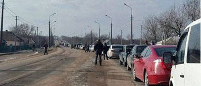 Что ж так над людьми издеваются: Жители неподконтрольного Донбасса возмущены ситуацией на КПП «ДНР»