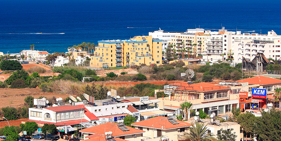 Иностранцы на Кипре опередили резидентов по числу сделок с недвижимостью