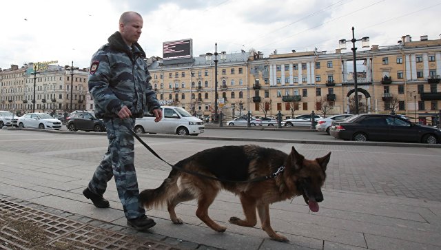 В Петербурге эвакуировали около 150 человек из ТЦ из-за трещины