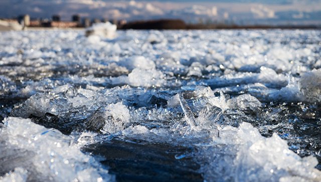 В Хакасии двое детей провалились под лед