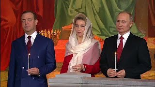 Президент России Владимир Путин посещает православные Пасхальные богослужения