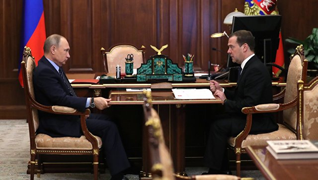 Путин встретится с Медведевым 10 апреля