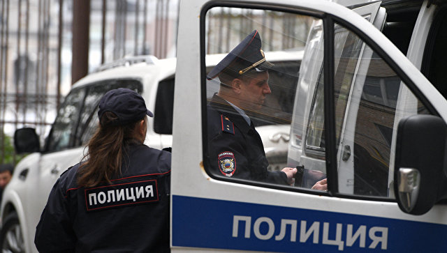 В Самаре полицейские оцепили территорию вокруг загоревшегося здания - РИА Новости, 09.04.2018