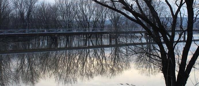 На Луганщине остаются подтопленными 13 мостов