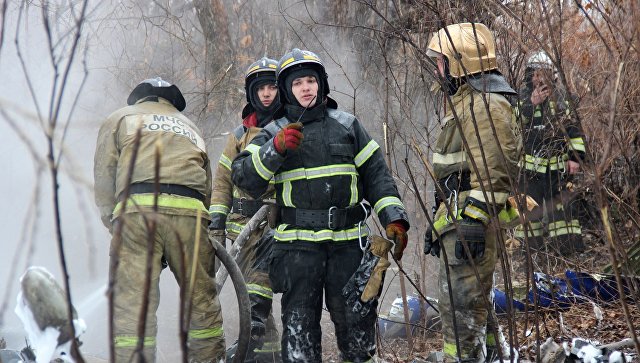 С места крушения Ми-8 в Хабаровске вывозят обломки