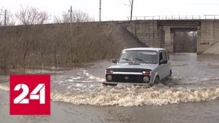 Паводок в Башкирии: людей эвакуируют с помощью бронетранспортеров - Россия 24