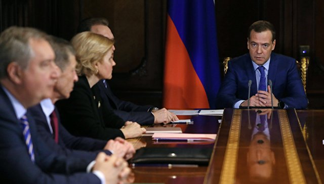 Медведев утвердил требования для выполняющих госконтракты банков