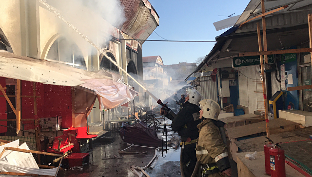 В Нальчике потушили крупный пожар на рынке