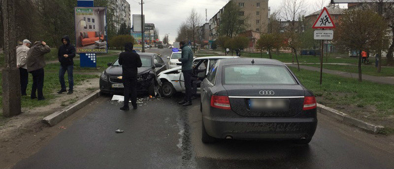 ДТП в Покровске: Столкнулись три автомобиля (Фото)