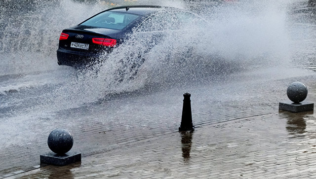 Московских водителей призвали пересесть на городской транспорт из-за непогоды